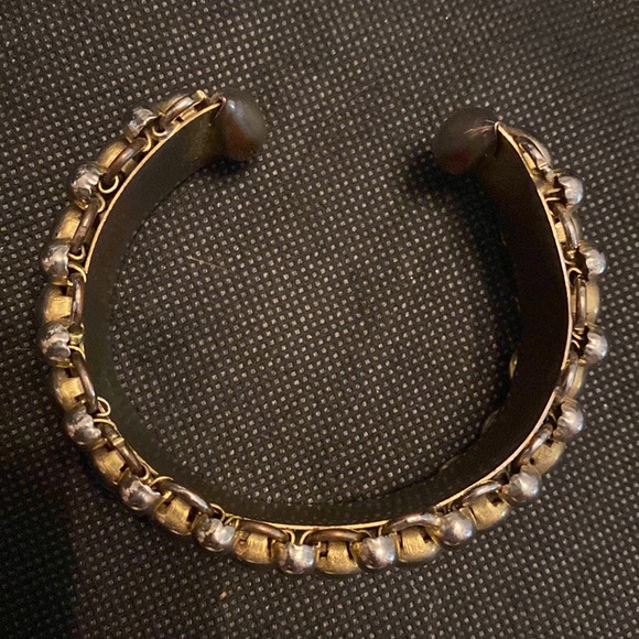 Vintage lot of 2 gold tone Cuff metal Bracelet/bangles - Picture 8 of 10